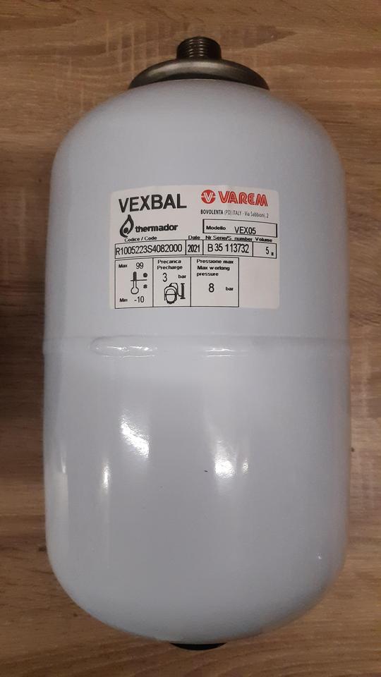 Sanitární expanzní nádoba VEXBAL o objemu 5 litrů.